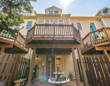 7804 Colonial Springs Boulevard - Photo Thumbnail 32