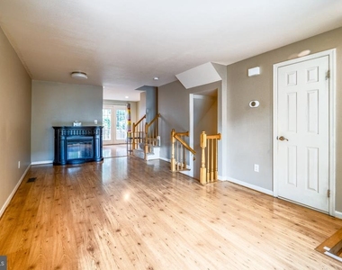 7804 Colonial Springs Boulevard - Photo Thumbnail 3