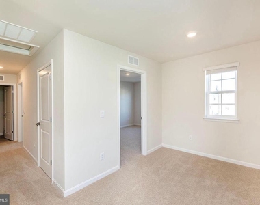 174 Hamstead Drive - Photo Thumbnail 8