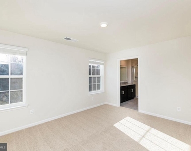 174 Hamstead Drive - Photo Thumbnail 13