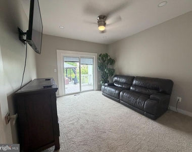 9812 Thoroughbred Road - Photo Thumbnail 9