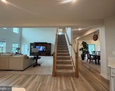 9812 Thoroughbred Road - Photo Thumbnail 5