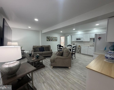 9812 Thoroughbred Road - Photo Thumbnail 32