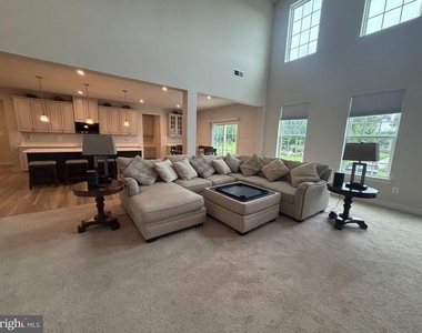 9812 Thoroughbred Road - Photo Thumbnail 6