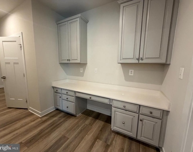 9812 Thoroughbred Road - Photo Thumbnail 8