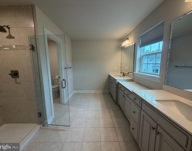 9812 Thoroughbred Road - Photo Thumbnail 19