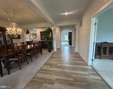 9812 Thoroughbred Road - Photo Thumbnail 2