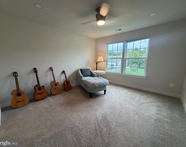 9812 Thoroughbred Road - Photo Thumbnail 14