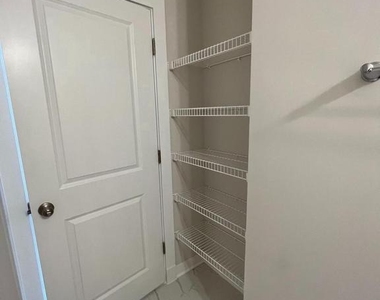 217 Willis St - Photo Thumbnail 15
