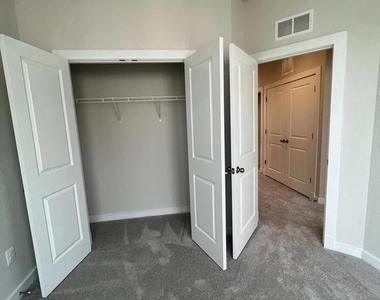 217 Willis St - Photo Thumbnail 19