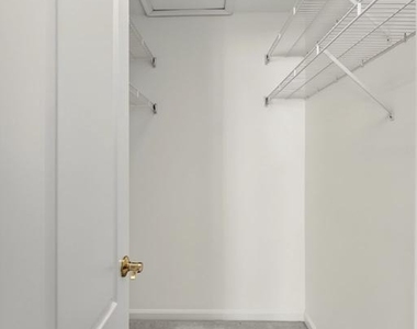1725 Kingsgate Court - Photo Thumbnail 38