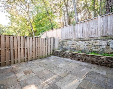 122 Sanborn Place - Photo Thumbnail 27