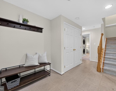 122 Sanborn Place - Photo Thumbnail 4