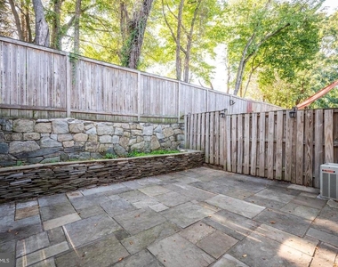 122 Sanborn Place - Photo Thumbnail 29
