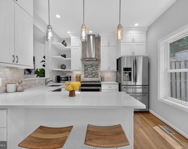 122 Sanborn Place - Photo Thumbnail 19