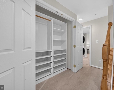 122 Sanborn Place - Photo Thumbnail 5