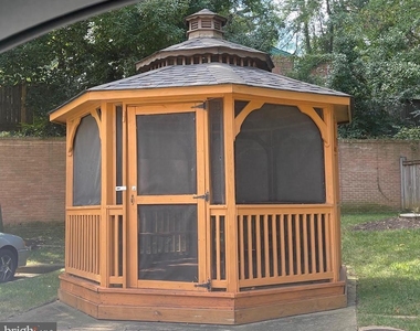 122 Sanborn Place - Photo Thumbnail 46