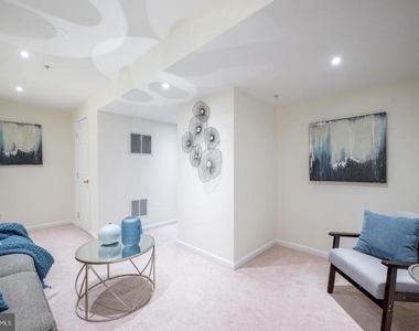 122 Sanborn Place - Photo Thumbnail 9