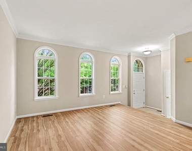 2403 Gorgas Place - Photo Thumbnail 4