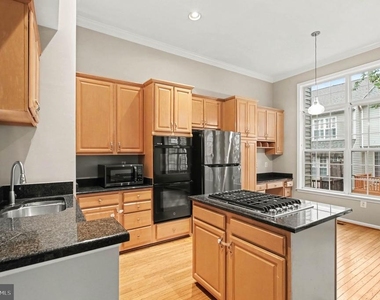 2403 Gorgas Place - Photo Thumbnail 8