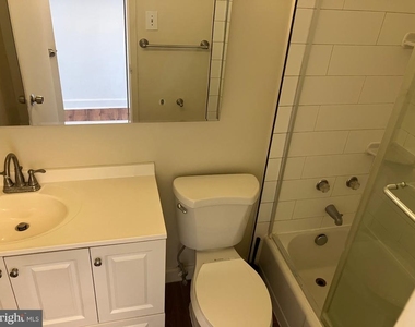 1011 Arlington Boulevard - Photo Thumbnail 4
