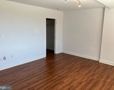 1011 Arlington Boulevard - Photo Thumbnail 9