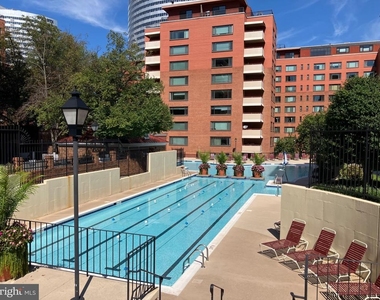 1011 Arlington Boulevard - Photo Thumbnail 1