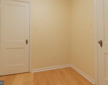 1909 N Rhodes Street - Photo Thumbnail 7