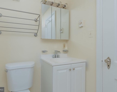1909 N Rhodes Street - Photo Thumbnail 9