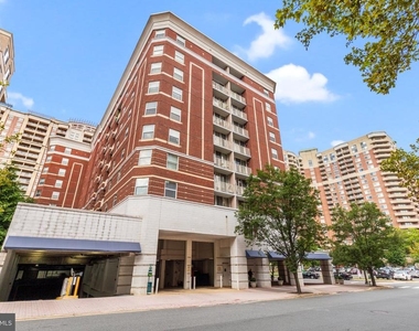 880 N Pollard Street - Photo Thumbnail 29
