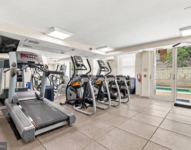 880 N Pollard Street - Photo Thumbnail 16