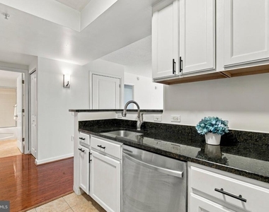 880 N Pollard Street - Photo Thumbnail 5