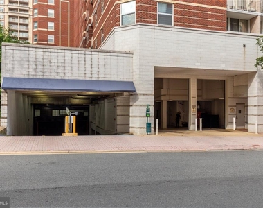 880 N Pollard Street - Photo Thumbnail 28