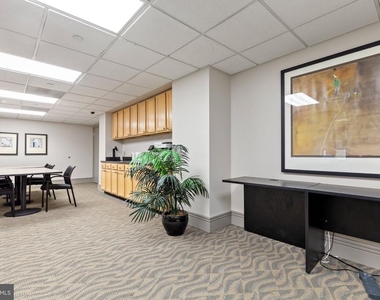 880 N Pollard Street - Photo Thumbnail 24