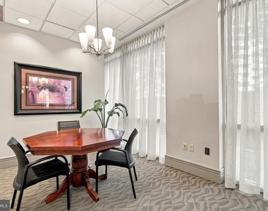 880 N Pollard Street - Photo Thumbnail 20