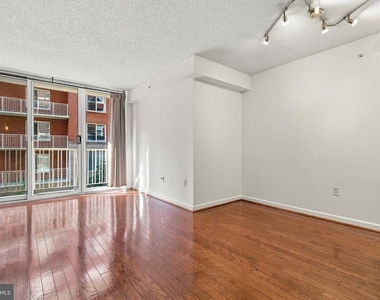 880 N Pollard Street - Photo Thumbnail 6