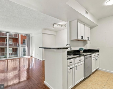 880 N Pollard Street - Photo Thumbnail 2
