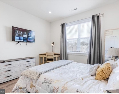 2117 N 9th Street - Photo Thumbnail 4