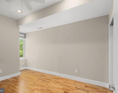 1607 Brown Street - Photo Thumbnail 11
