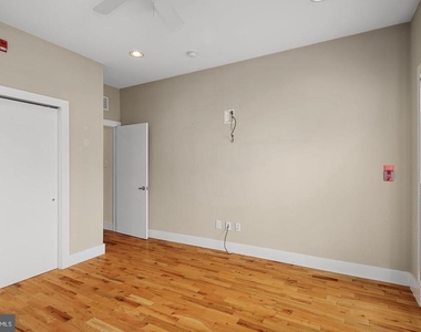 1607 Brown Street - Photo Thumbnail 4
