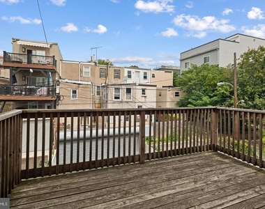 1607 Brown Street - Photo Thumbnail 15