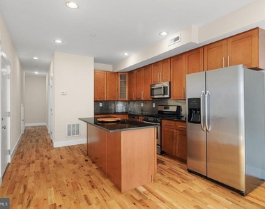 1607 Brown Street - Photo Thumbnail 8
