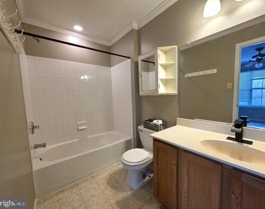 347 Glenn Rose Circle - Photo Thumbnail 17