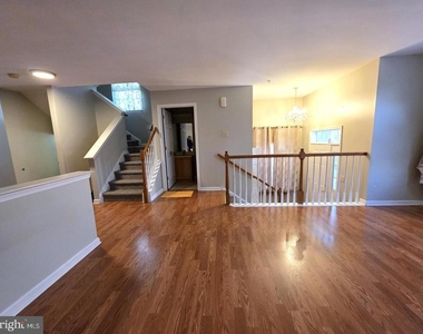 347 Glenn Rose Circle - Photo Thumbnail 3