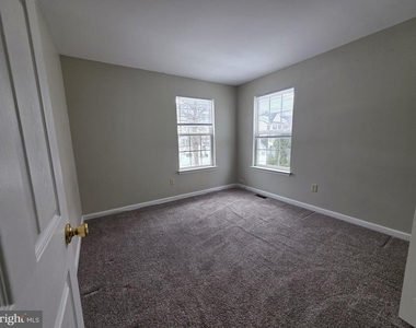 347 Glenn Rose Circle - Photo Thumbnail 10
