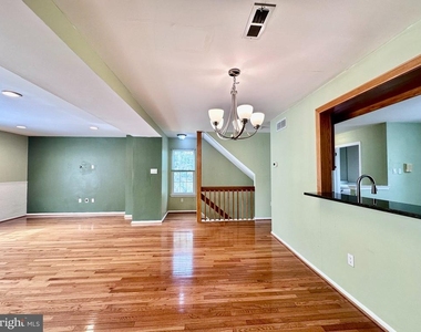 3409 Carriage Court - Photo Thumbnail 7