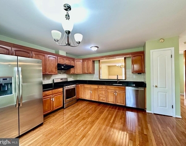 3409 Carriage Court - Photo Thumbnail 6