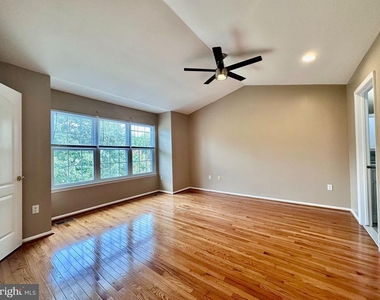 3409 Carriage Court - Photo Thumbnail 9