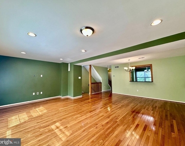 3409 Carriage Court - Photo Thumbnail 14