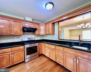 3409 Carriage Court - Photo Thumbnail 5
